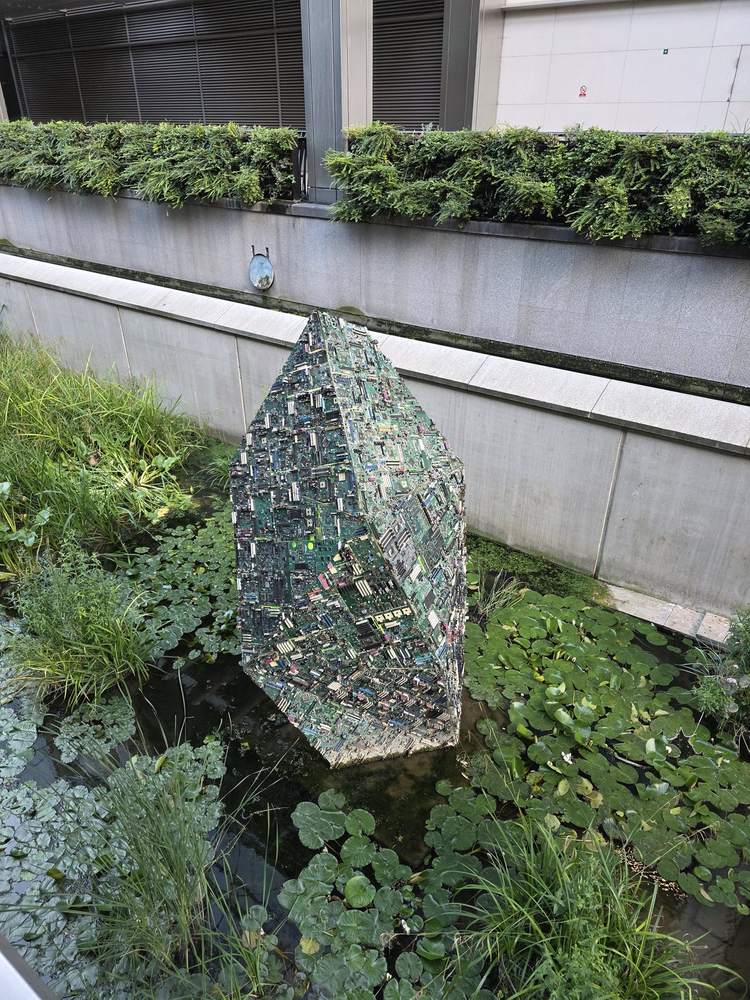 Crystal sculpture in a quiet green garden at ExCeL London during iGB L!VE